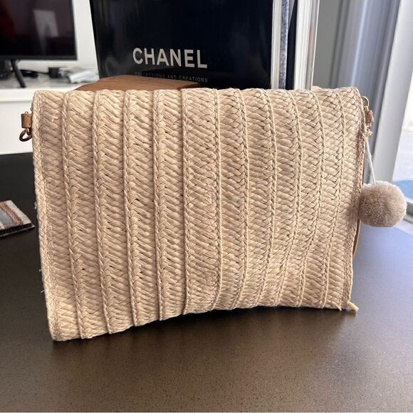 Straw Bag for Women, Woven Tote with Magnetic Buckle. - Picture 2 of 6